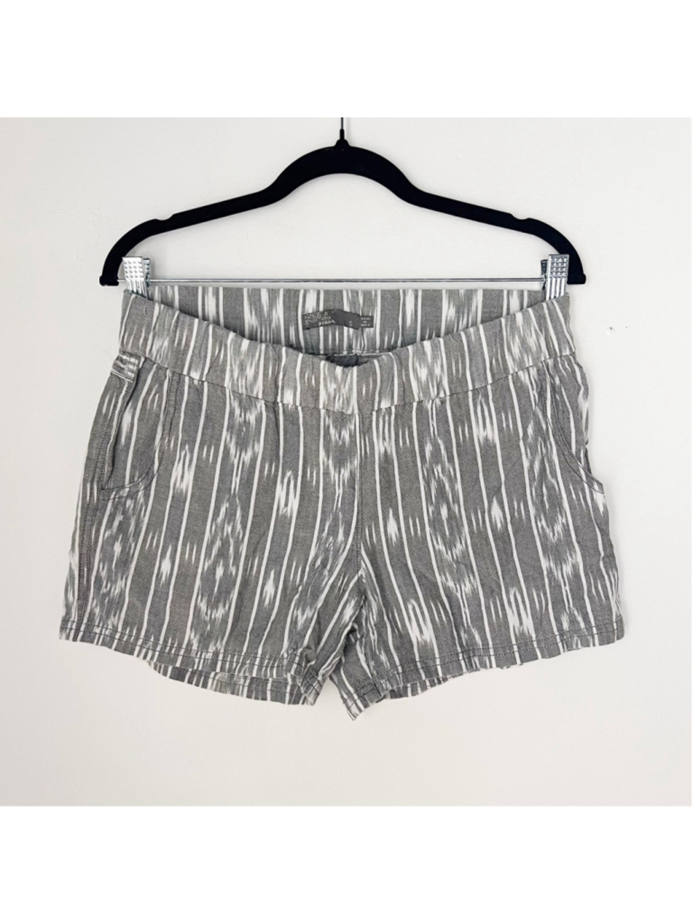 prAna Organic Lounge Shorts Women’s Sz S Ikat Stripe Boho Beachy Elastic Waist